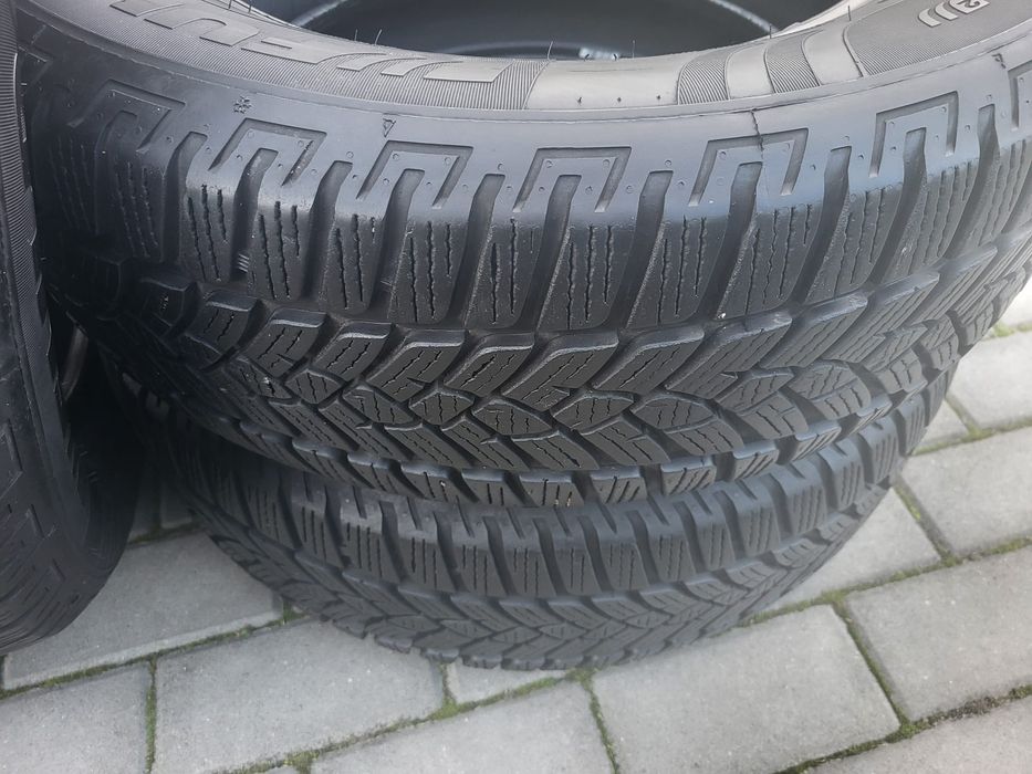 4x Opony Zimowe 215/65/16 98H Fulda Kristall Control HP2 Bieżnik 7mm