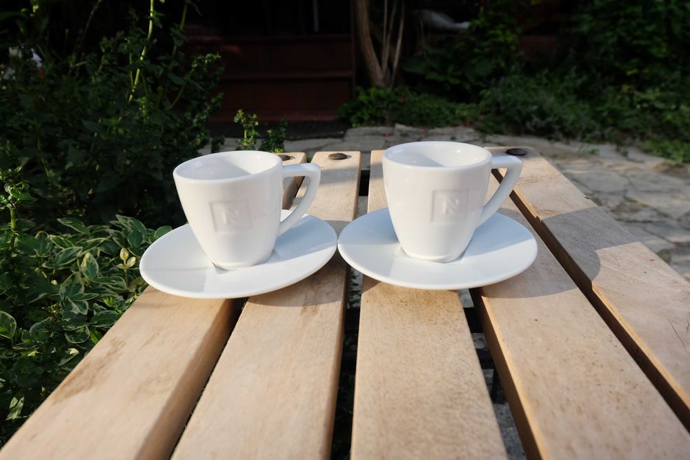 Para białych filiżanek i spodków do kawy Nespresso 50 ml