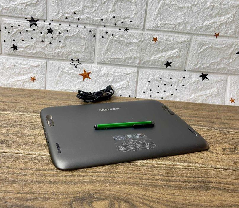 Планшет 10 дюймів + чохол (Добрий стан)