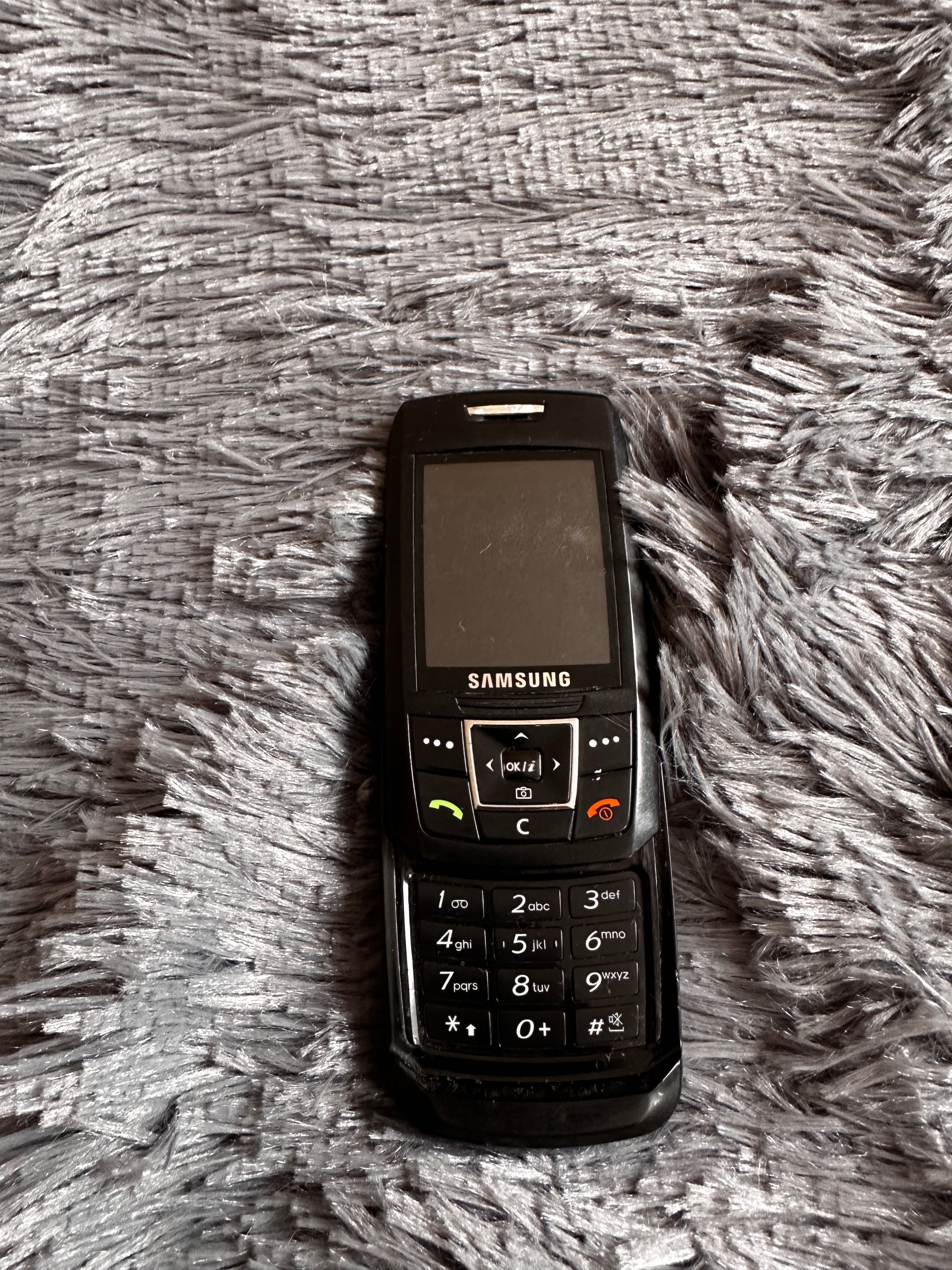 Telefon Samsung e250