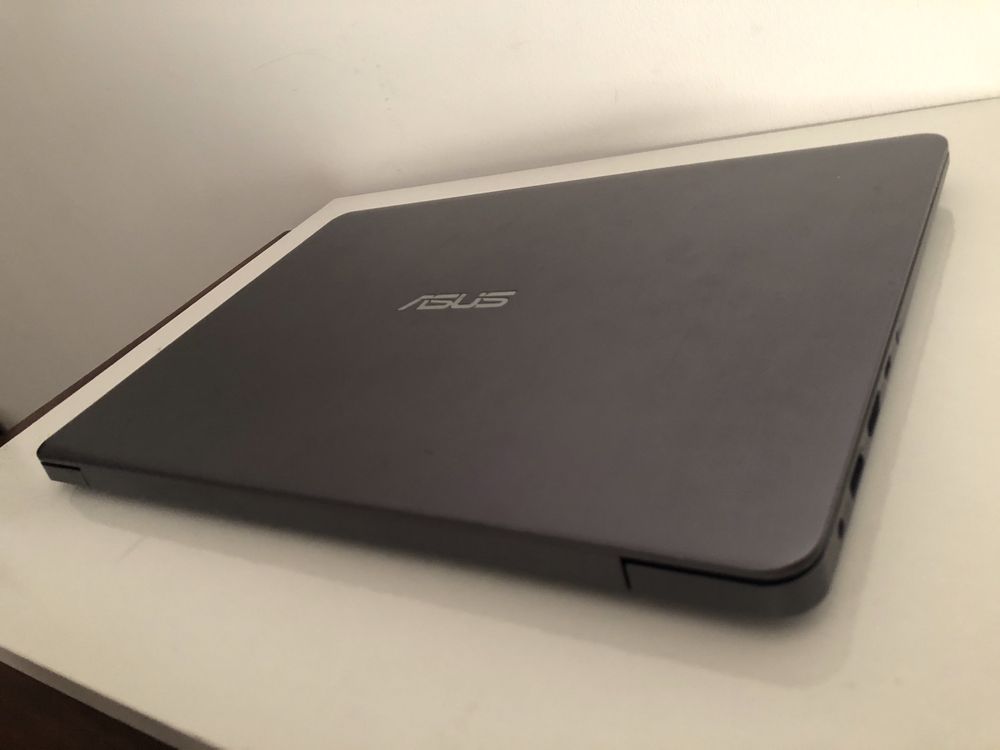 Asus Vivobook i5 8th Gen GPU Nvidia Geforce 8GB RAM 250GB SSD