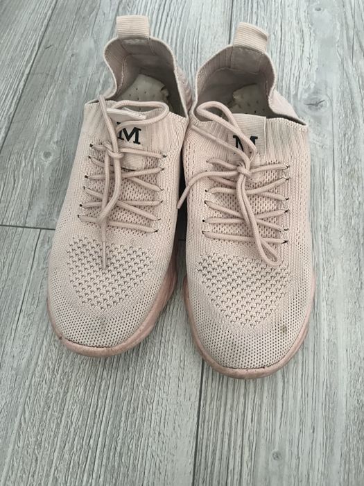 Чорні туфлі, туфельки, білі кросівки, чорні кроссовки, кеди