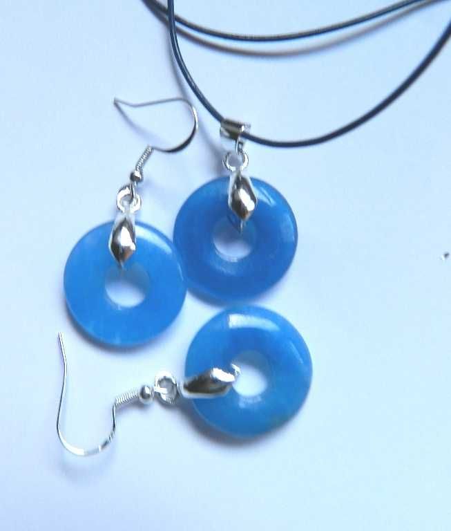 Niebieski, uspokajający jadeit, delikatny zestaw biżuterii