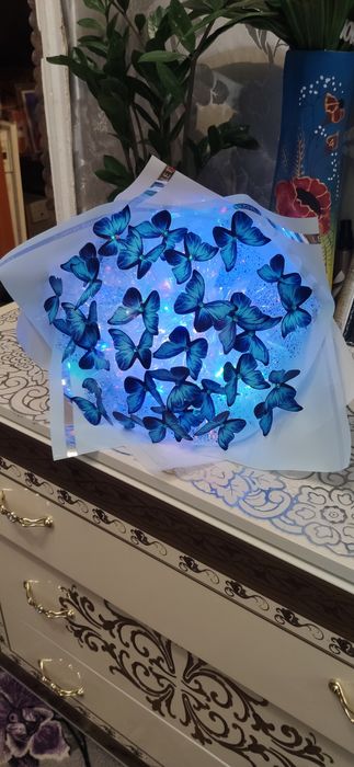 Букети з метеликами подарунок для вашої коханої, для вчителя, мами