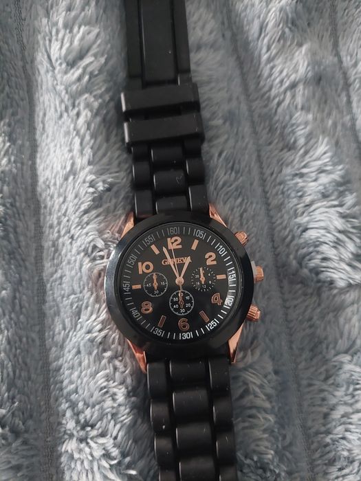 Nowy czarny zegarek damski