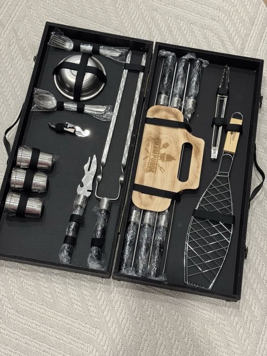 Подарунковий набір для барбекю та пікніка в дерев'яному кейсі