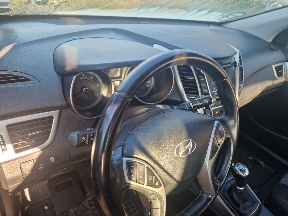 Konsola hyundai i30 2 komplet orginal nie naprawiana