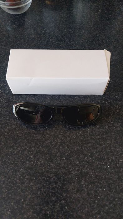 Óculos de sol novos de sra