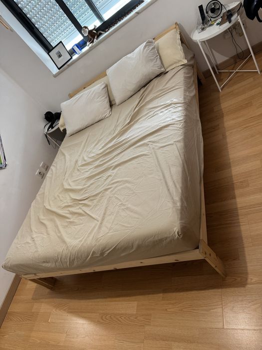 Cama de casal ikea com colchao- 140x200cm /