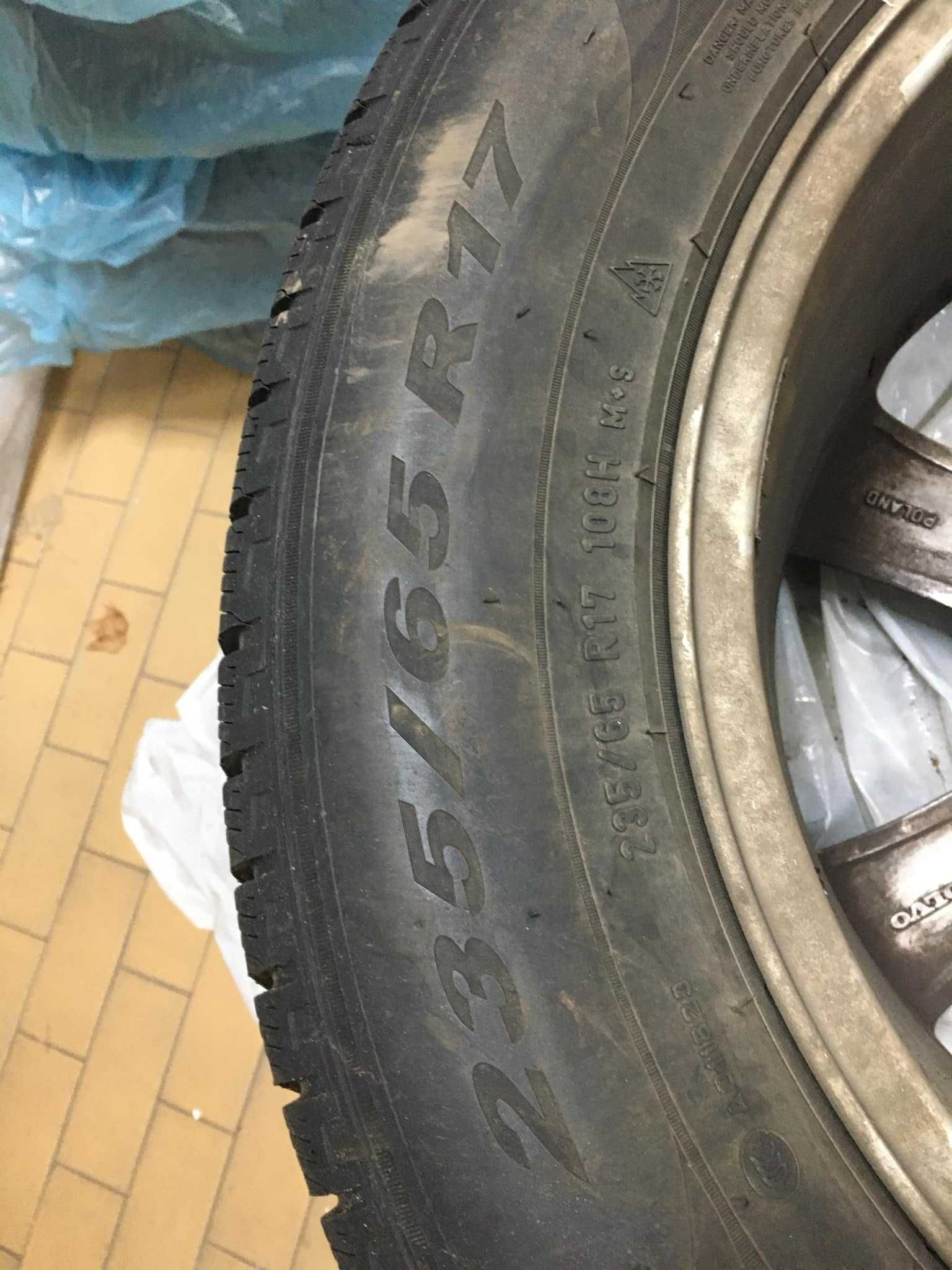 Opony zimowe Pirelli Scorpion Winter 235/65/r17 rok 2020 8mm