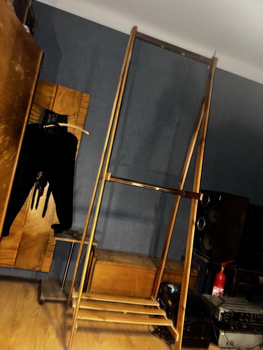 Minimalistyczny drewniany wieszak DIY – handmade