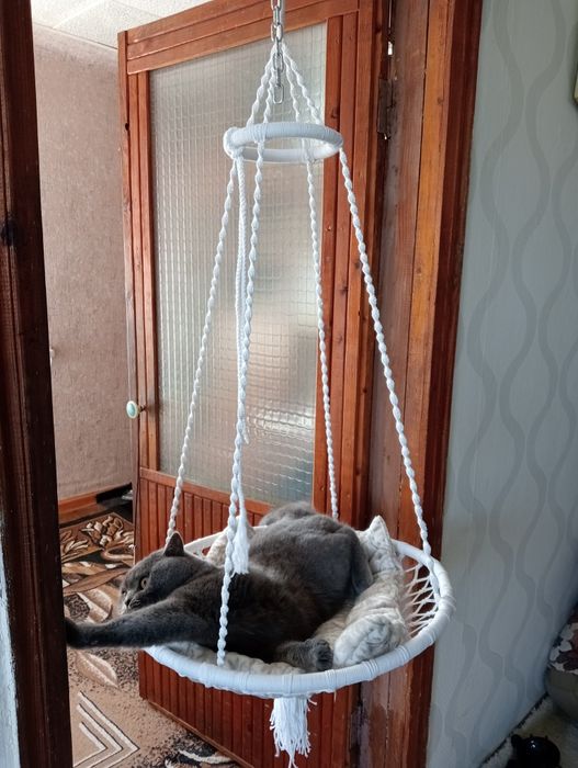 Підвісне ліжко для кота