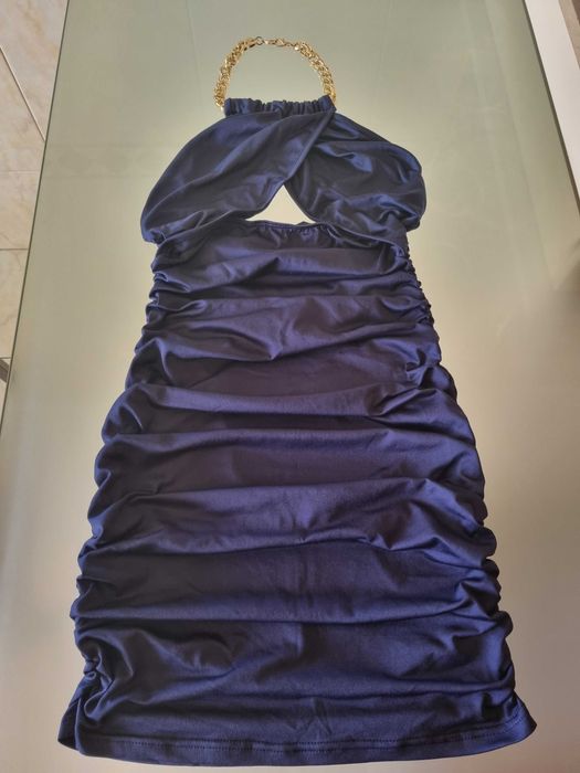 Vestido curto (modelo justo)