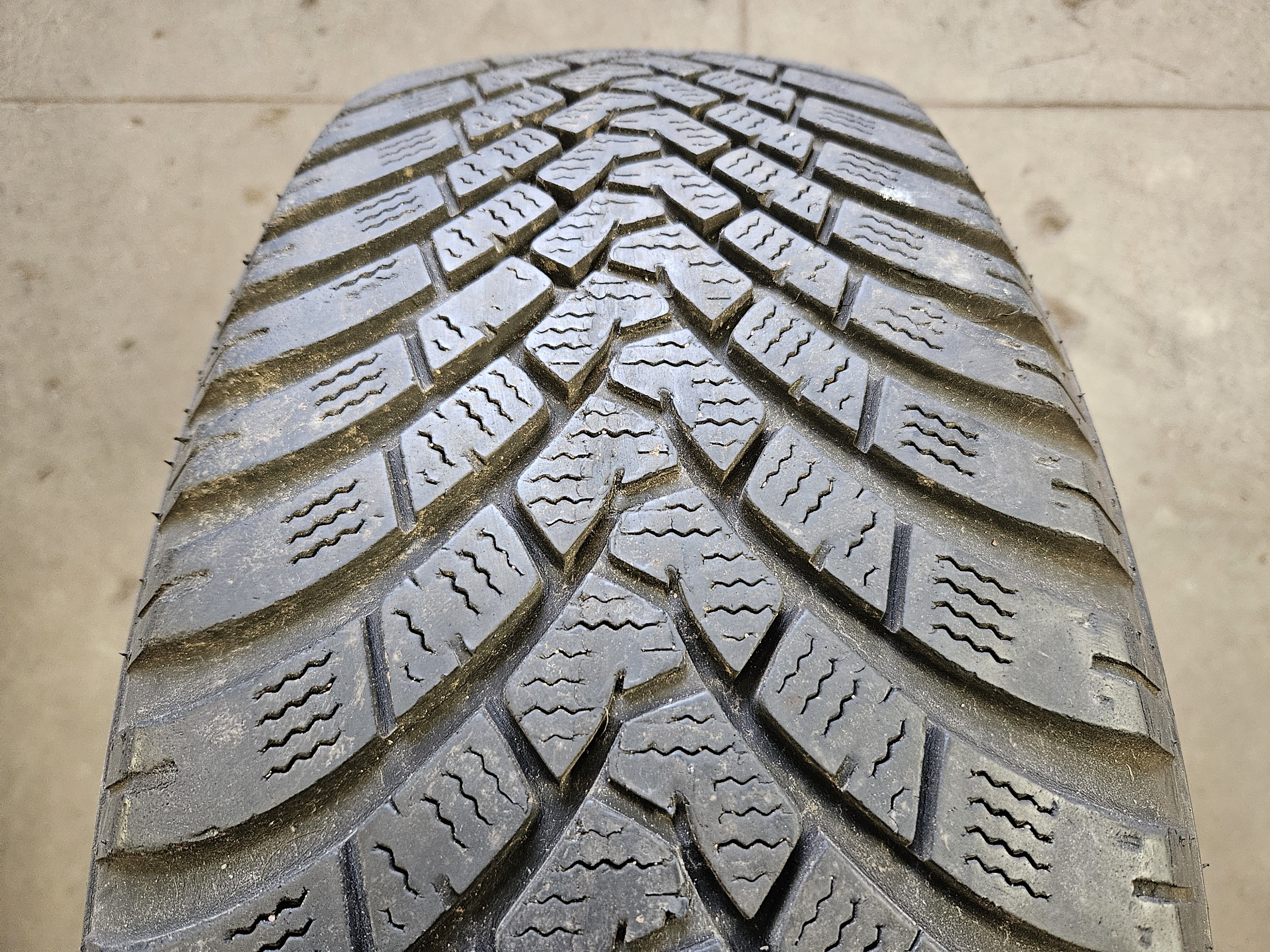 4x 205/60R16 96H XL Falken EuroWinter HS01 / [777K4]