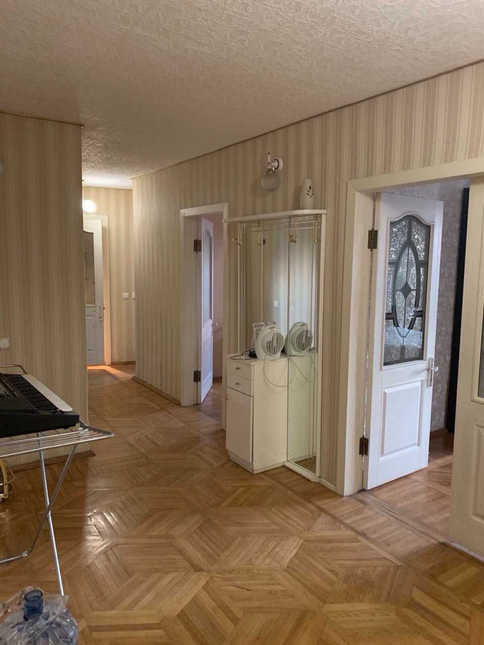 Продам просторную 3-х квартиру в Центре, Европейская площадь