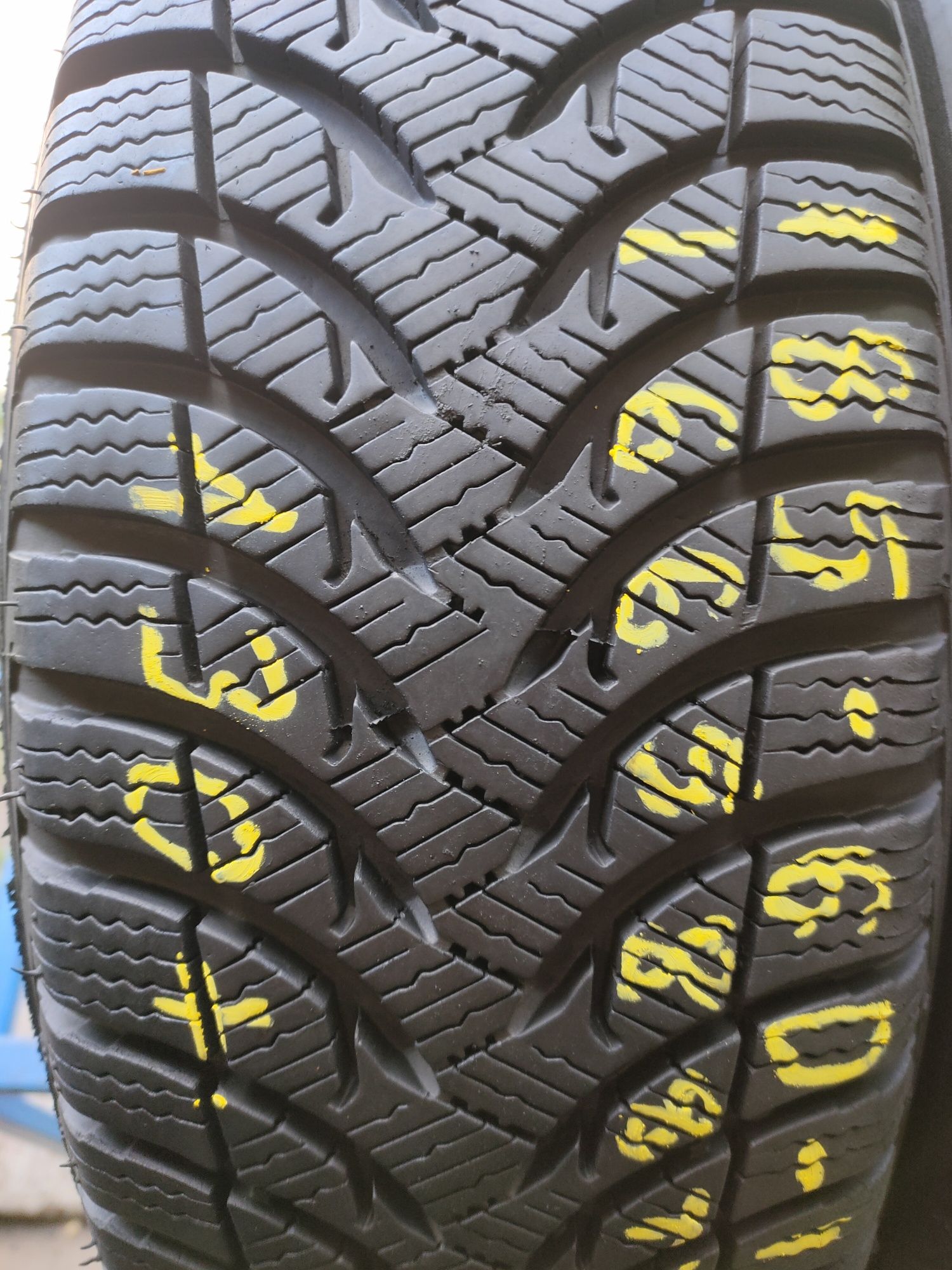 185/60r15 Michelin Alpin A4 z 2016r około 7mm