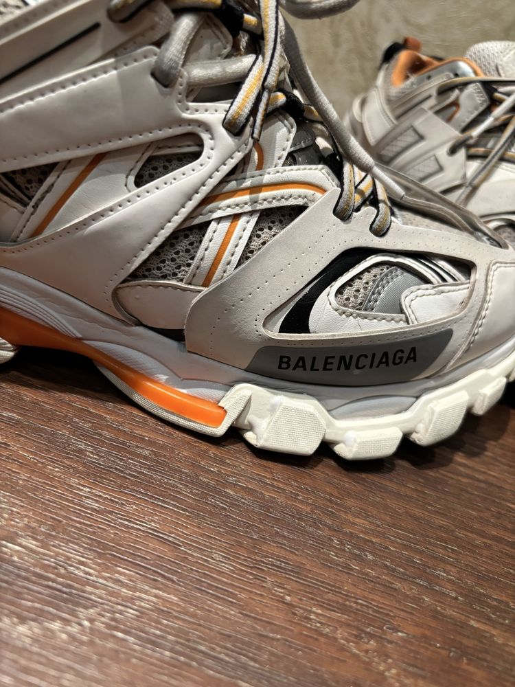Balenciaga track 1