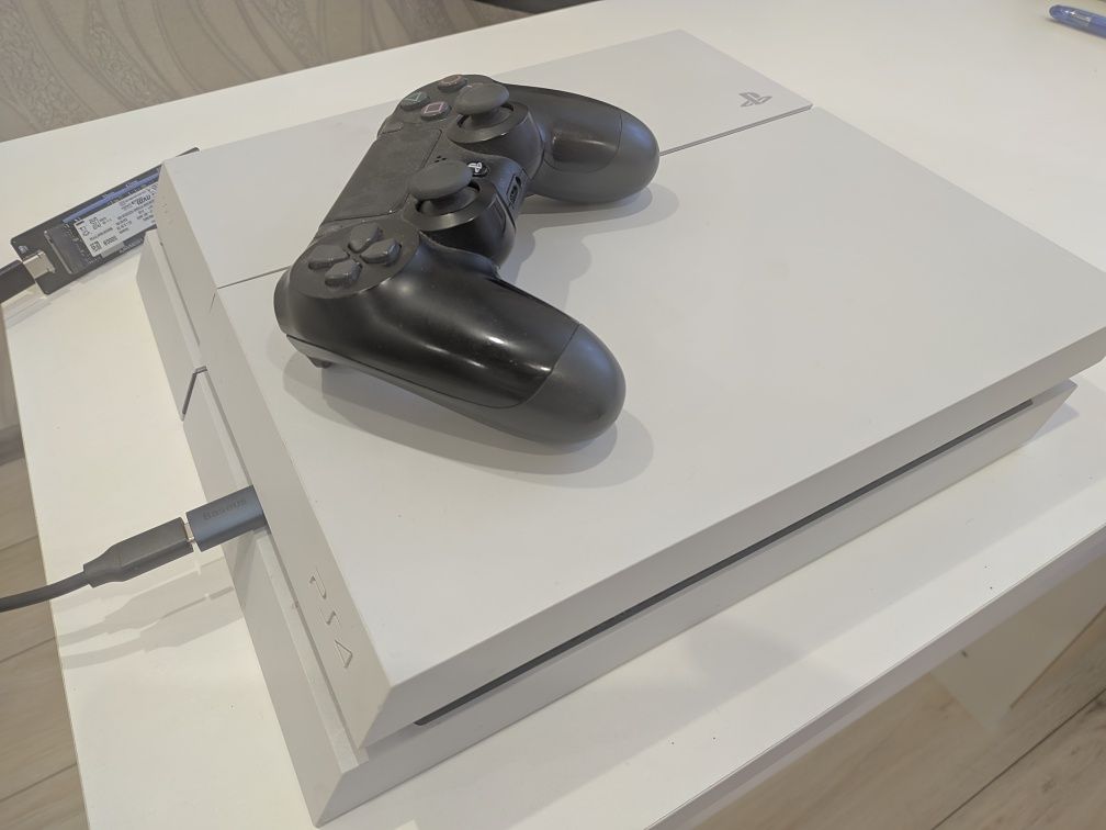 Продам Sony Playstation 4 ps4