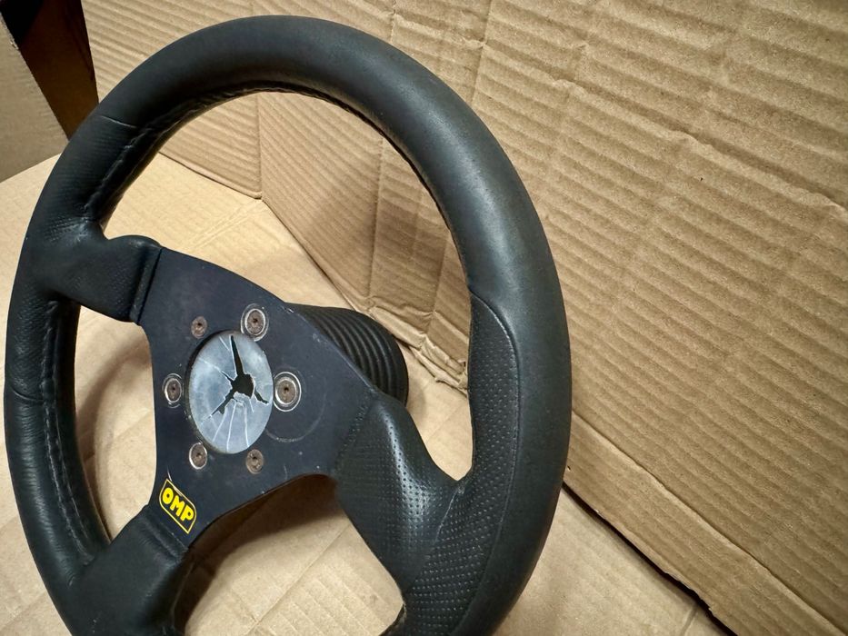 Volante desportivo OMP