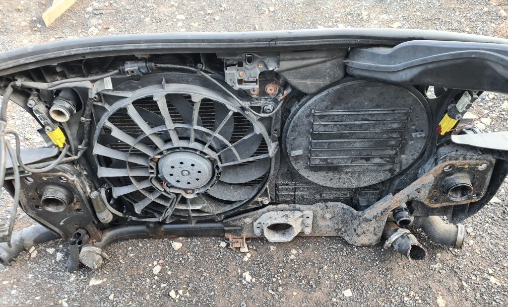 PAS PRZEDNI 2.7 3.0 tdi Manual wzmocnienie+chłodnice AUDI A4 B7 2005r