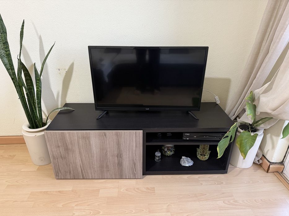 Aparador de TV com gaveta