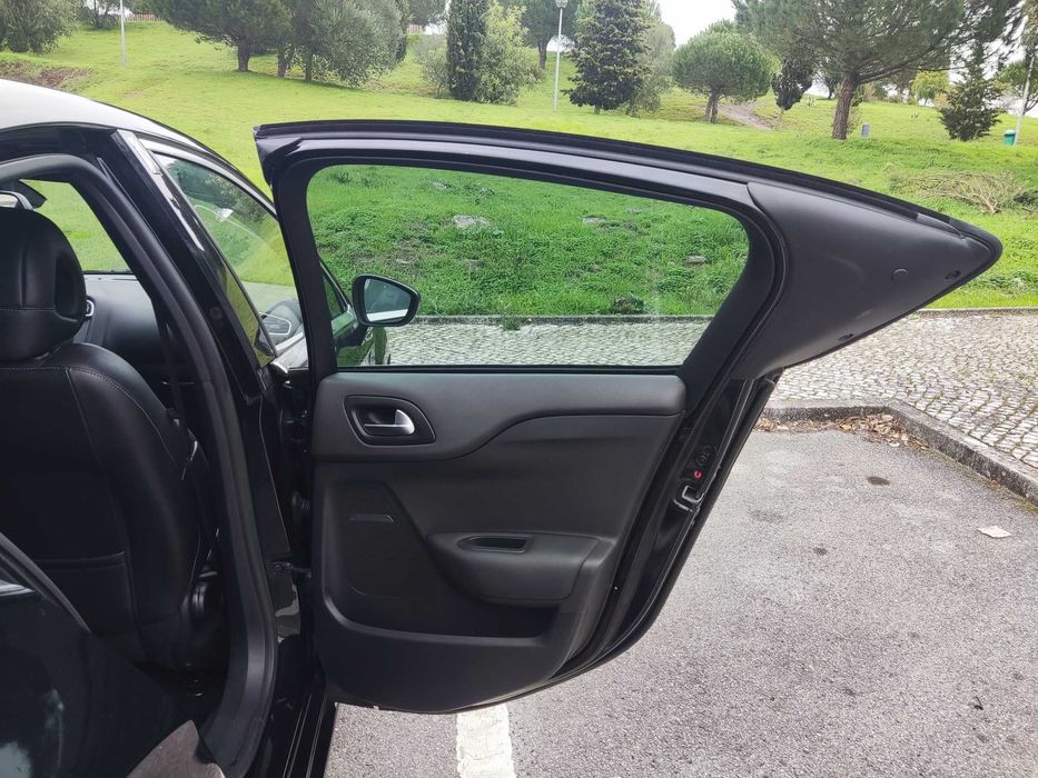 CITROËN DS4 1.6 HDi Diesel 114 cv – 2013 – Automático