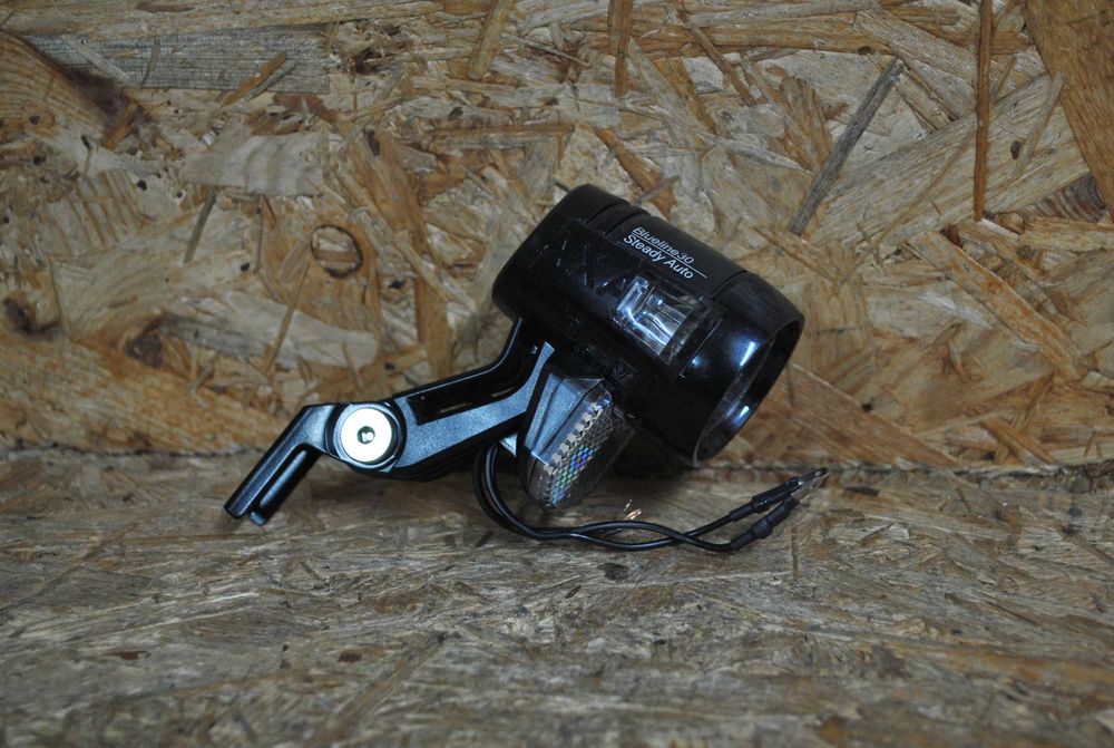 Lampa Rowerowa AXA BLUELINE 30 STEADY AUTO Czujnik Zmierzchu 2