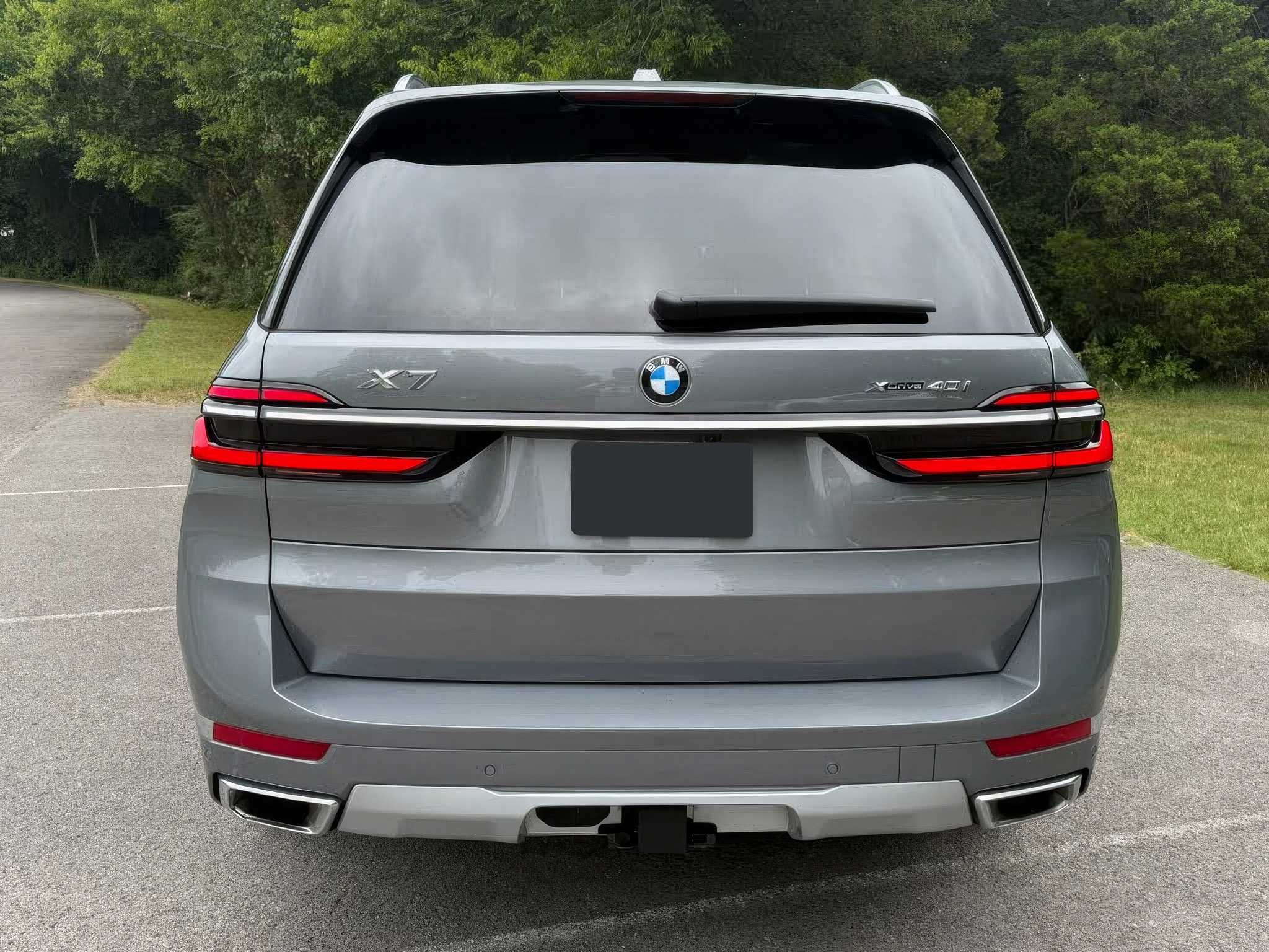 2023    BMW   X7