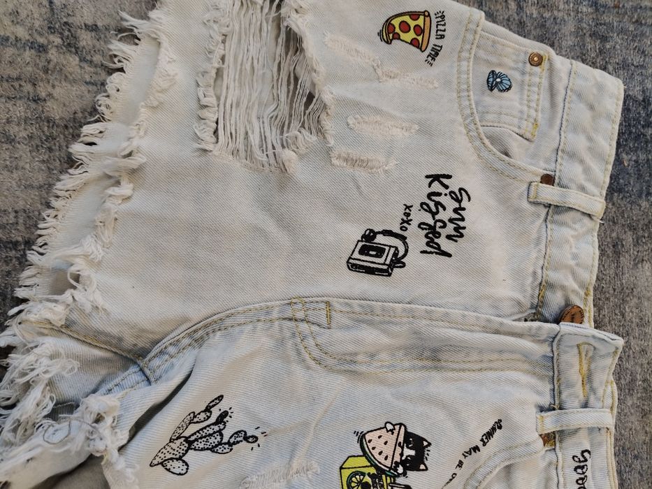 Krótkie spodenki dżinsowe damskie