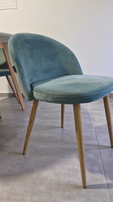 Conjunto de 4 cadeiras da marca Kasa