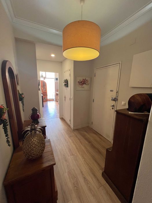 Apartamento T3 c/elevador no centro do Laranjeiro pronto a habitar!