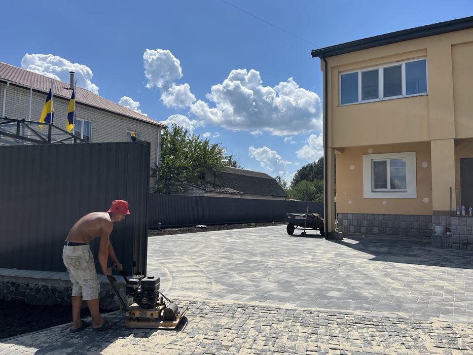 Укладання тротуарної плитки