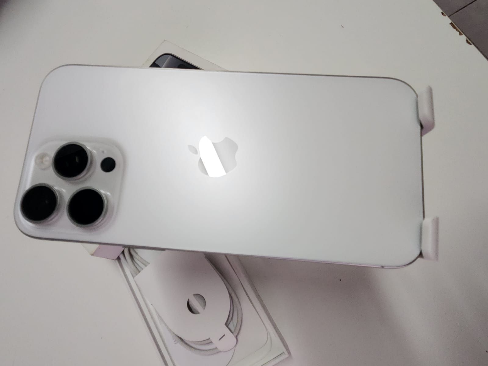 iPhone 16 pro Max Branco 39 ciclos