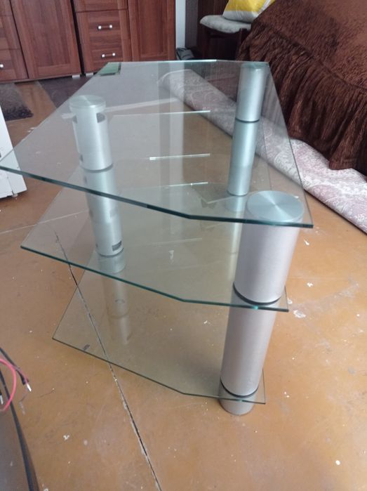 Stolik pod telewizor - przezroczyste szkło