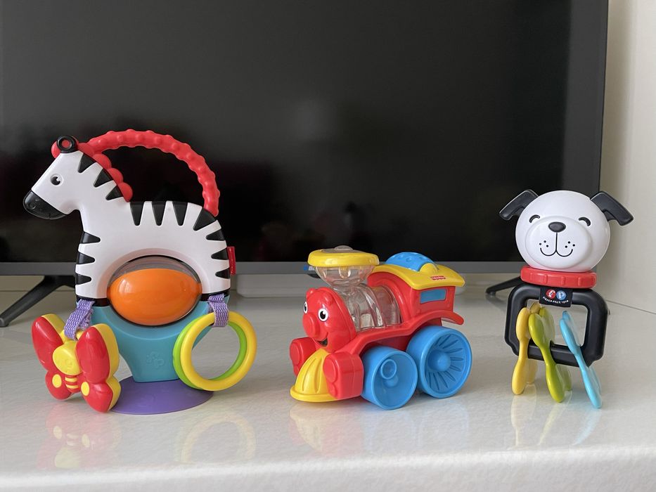 Дитяча іграшка розвиваюча брязкальце на присосці fisher price