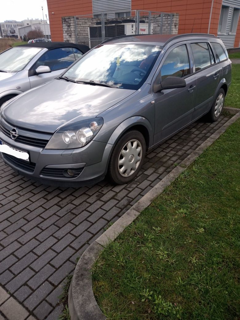 Opel Astra H 1.6 z gazem kombi