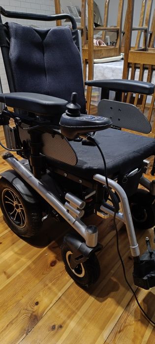 Wózek inwalidzki elektryczny (akumulator niesprawny)
