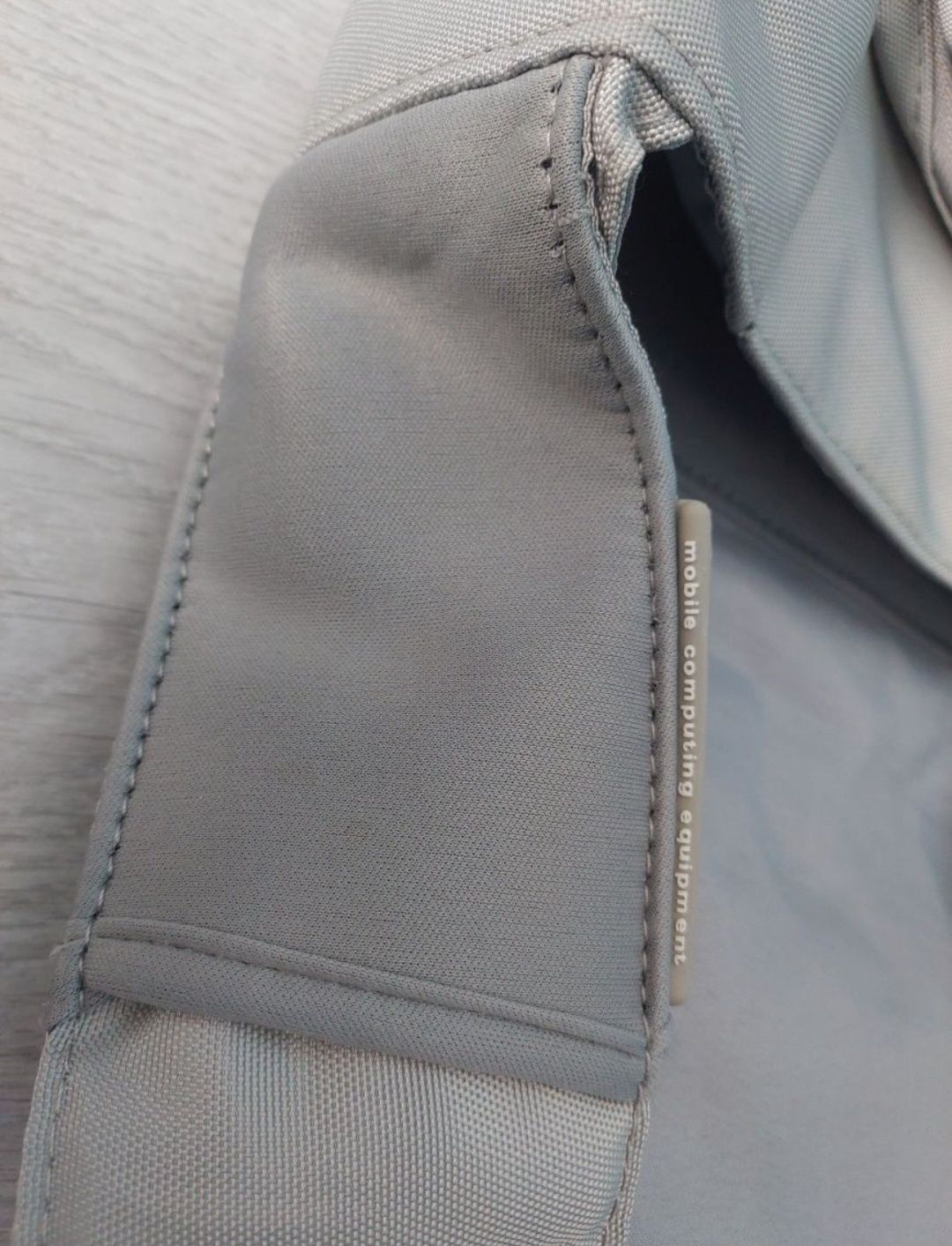 Torba na laptopa szara dicota funkcjonalna do biura pracy podróży