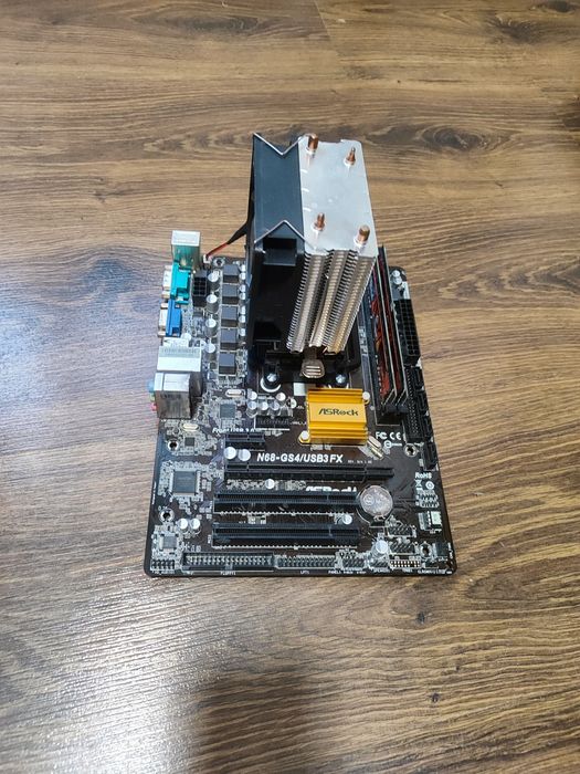 Продаеться небольшая сборочка Материнка+процессор+Оперативка 16gb