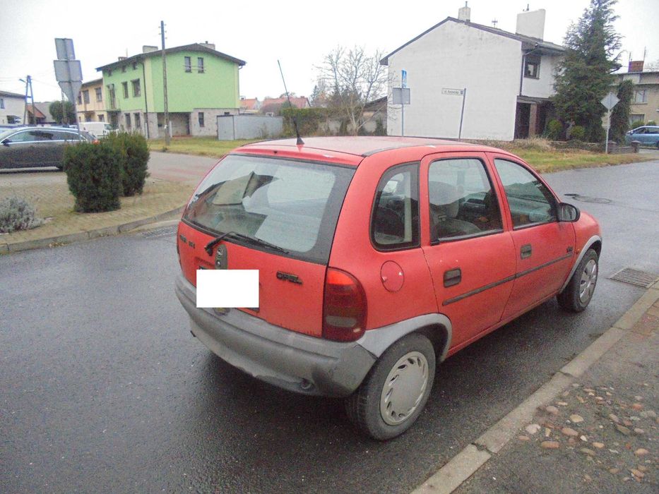 Opel Corsa B 1.4 benzyna 8 zaworowy kolor czerwony  na części