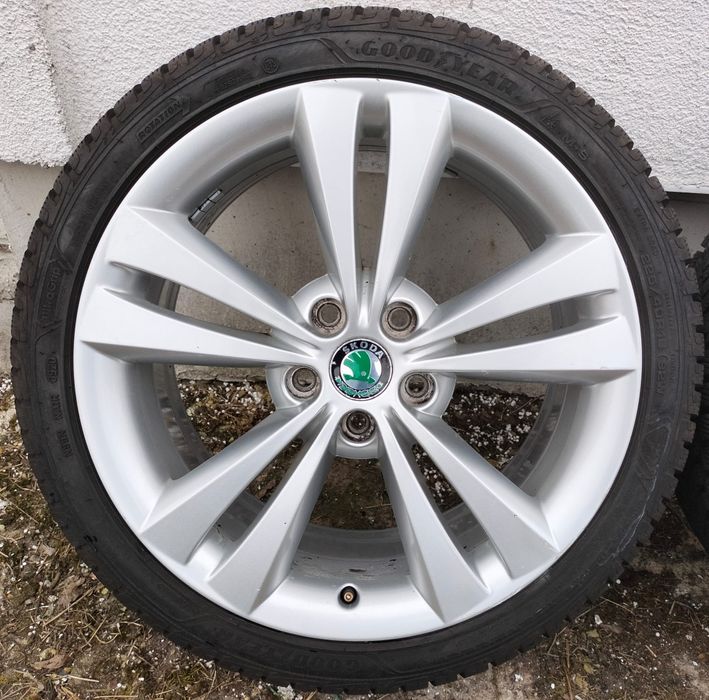 Felgi z oponami zimowymi Skoda Rs Octavia SuperB 7,5x18 ET51 5x112