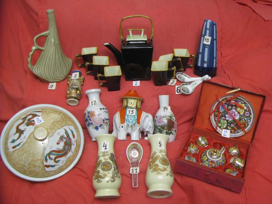 Нарядная вазочка - фарфор.