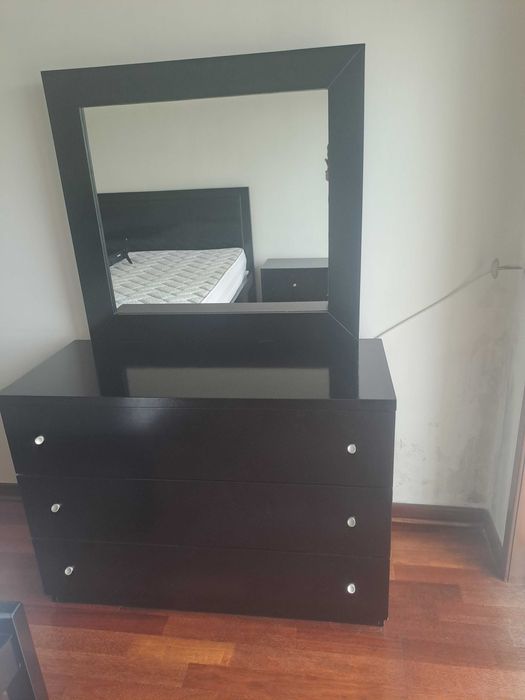 Quarto de casal de cor preta