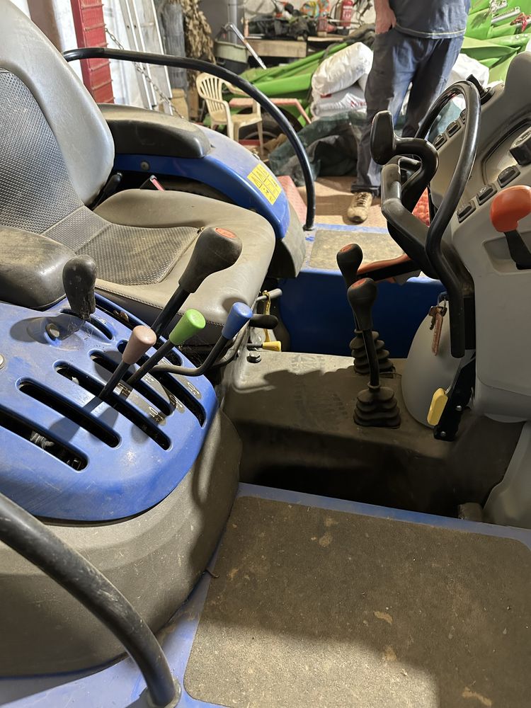 New Holland TK 4.100 + Escraficador
