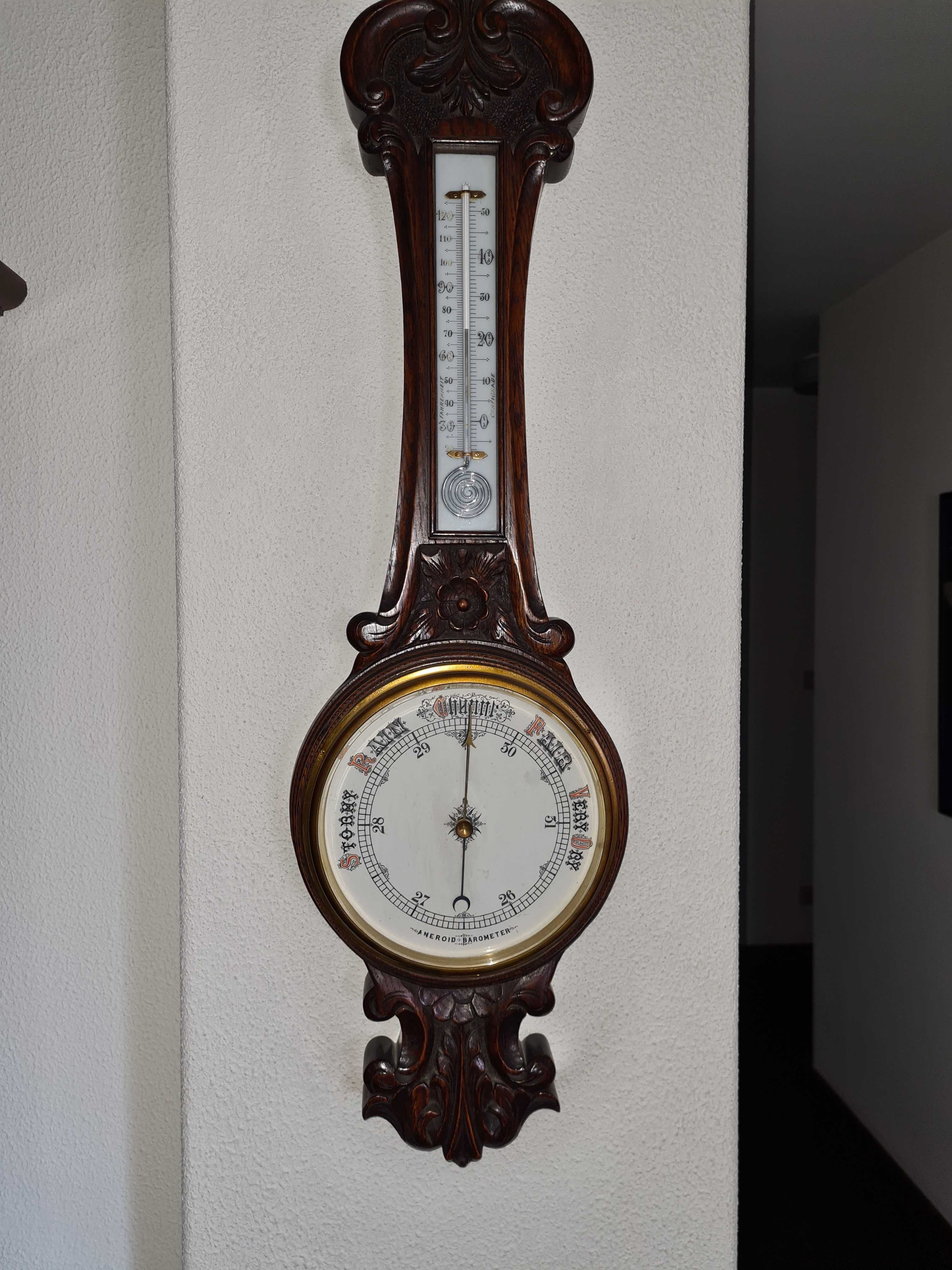 Barómetro aneroide e termómetro antigo