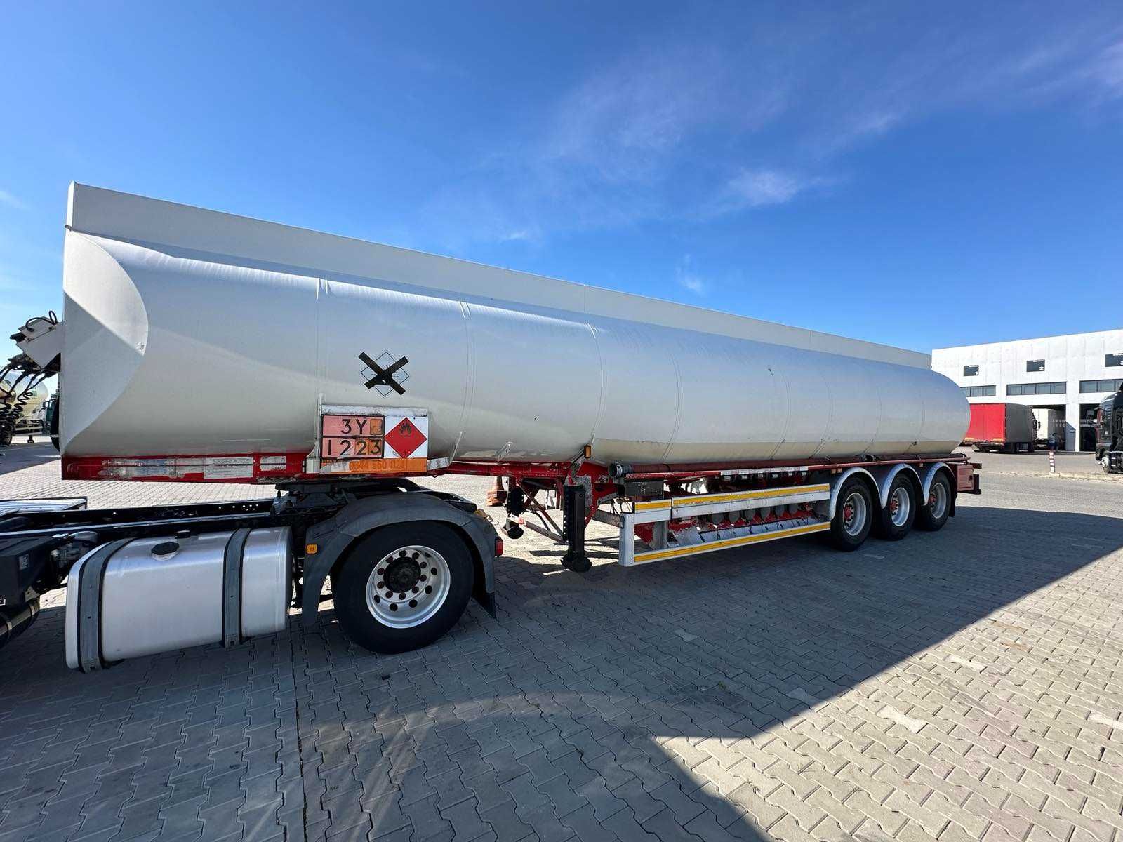 Thompson Carmichael PT443 ADR 2001 напівпрчіп-цистерна