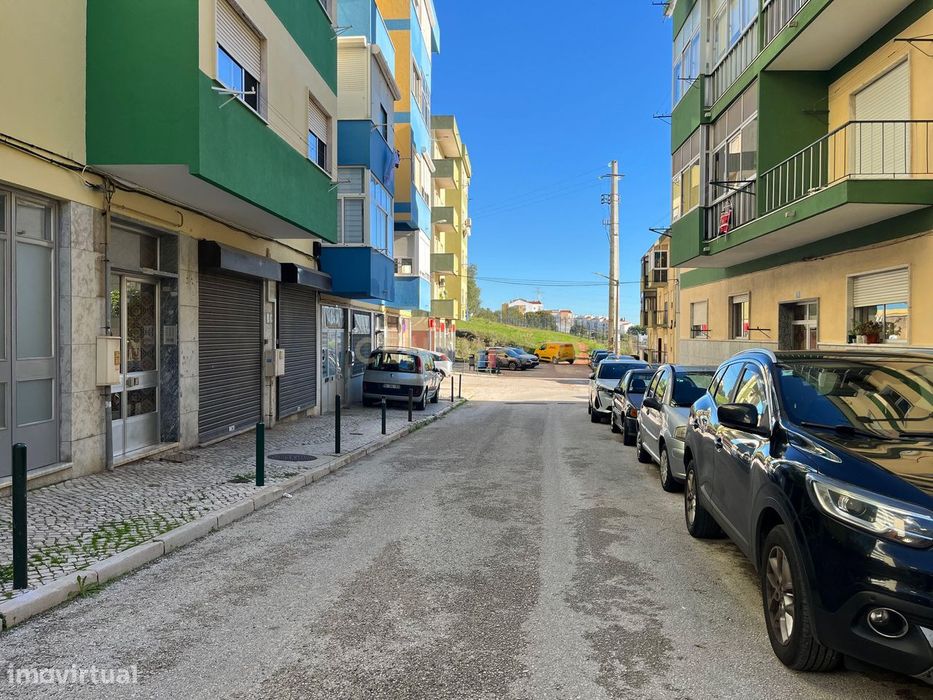 T2 espaçoso com varanda - Vialonga