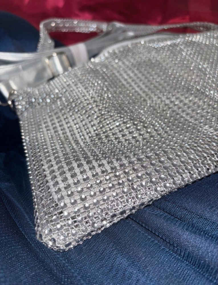 Piękna srebrna torebka kopertówka crossbody balowa imprezowa