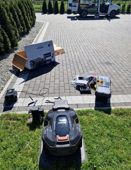 Robot koszący ,  montaż robota Ukladanie przewodu robota koszącego