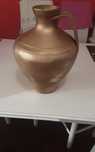 Bilha antiga em dourado